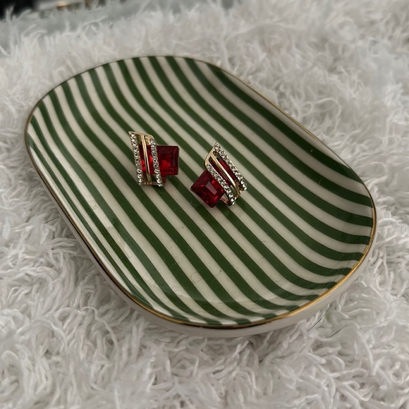 💎BOGO FREE💎 BEAUTIFUL RED EARRINGS - Picture 1 of 2